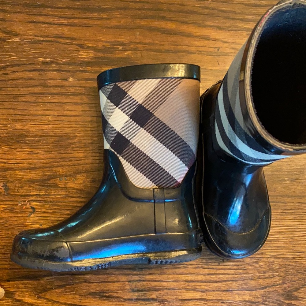 Girls Burberry rain boots